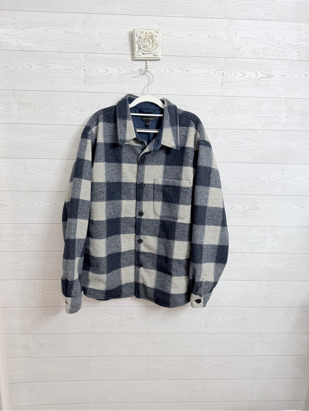 Banana Republic Men's Plaid Button-Up Heavy Jacket Shirt - Navy & Cream. Size XL